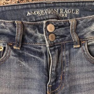 Women’s AMERICAN EAGLE light wash Artist jeans